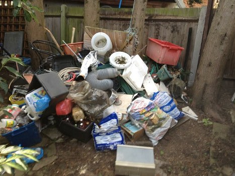 Local rubbish clearance contributing to community